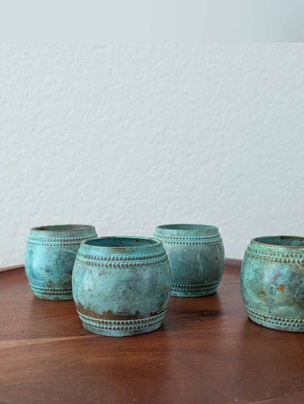 Set of 4 Painted Solid Brass Napkin Rings Vintage Turquoise - Picture 2 of 9